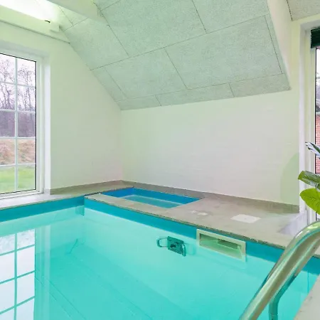 Six-bedroom Holiday In Ulfborg 4 * Husby