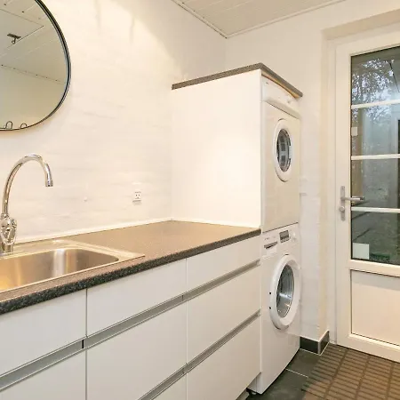 Six-bedroom Holiday In Ulfborg 4 * Husby