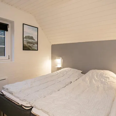 Six-bedroom Holiday In Ulfborg 4 *