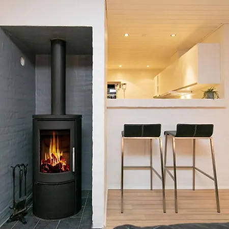 Six-bedroom Holiday In Ulfborg 4 *