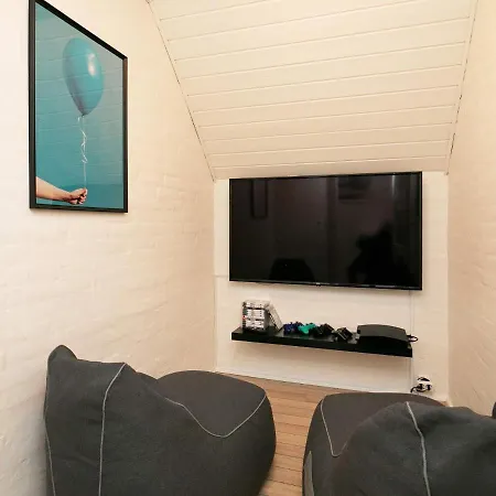 Six-bedroom Holiday In Ulfborg 4 *